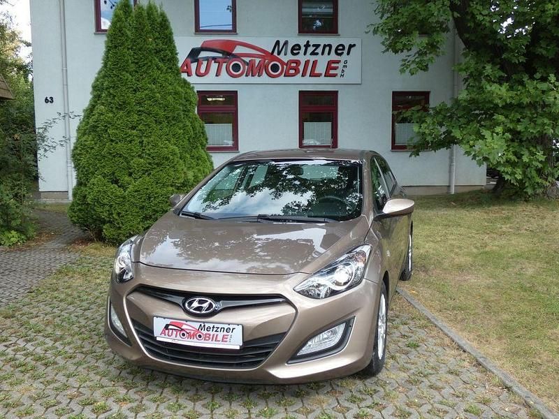Beige Gebraucht 2013 Hyundai i30 Limousine | 7.480 € (Fairer Preis) - Bild 1/4