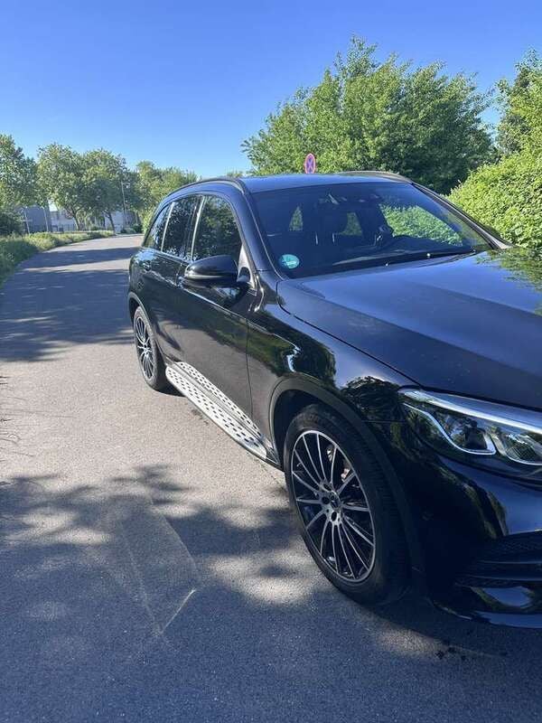 Schwarz Gebraucht 2019 Mercedes GLC300 AMG line SUV | 31.999 € (Fairer Preis) - Bild 1/4