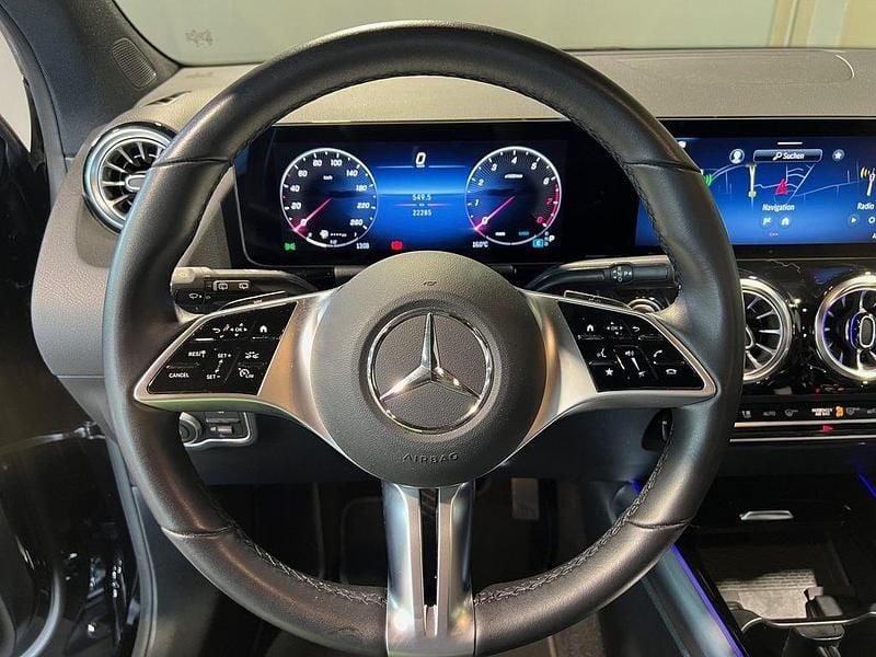Gebraucht Mercedes GLA200 Progressive 163 PS (119 kW) 2024 Schwarz SUV