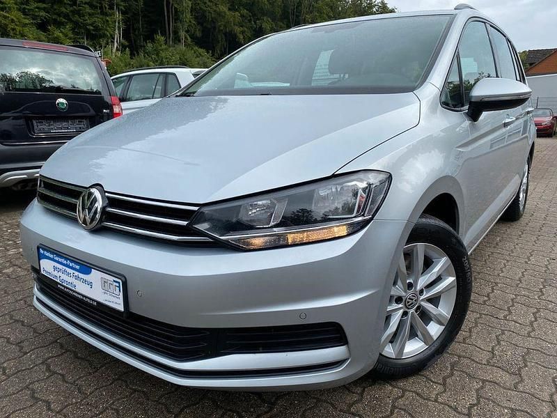 Silber Gebraucht 2019 VW Touran Comfortline Van / Kleinbus | 16.950 € (Superpreis) - Bild 1/4