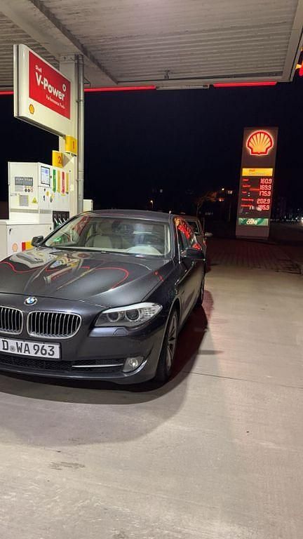 Grau Gebraucht 2010 BMW 523 Limousine | 9.500 € (Guter Preis) - Bild 1/4
