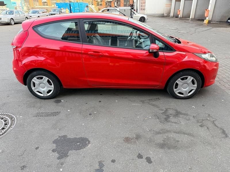 Gebraucht Ford Fiesta 90 PS (66 kW) 2010 Rot Kleinwagen