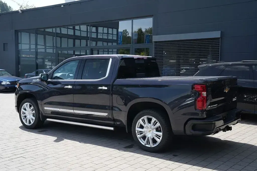 Gebraucht Chevrolet Silverado 426 PS (313 kW) 2024 Grau SUV