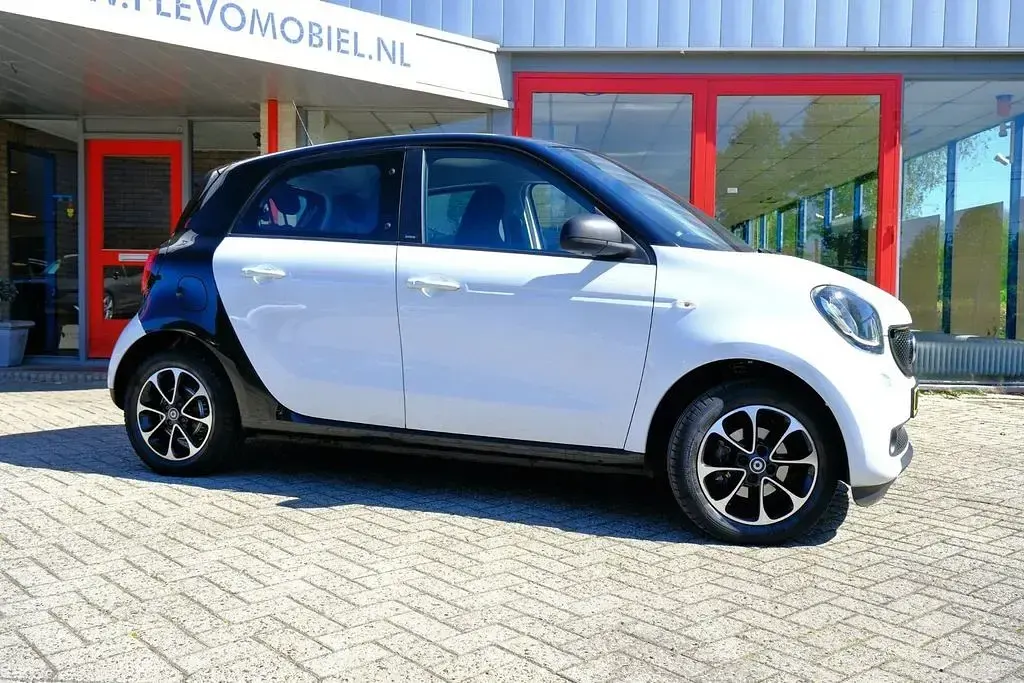 Second-hand Smart ForFour Passion 71 CP (52 kW) 2016 Alb Hatchback