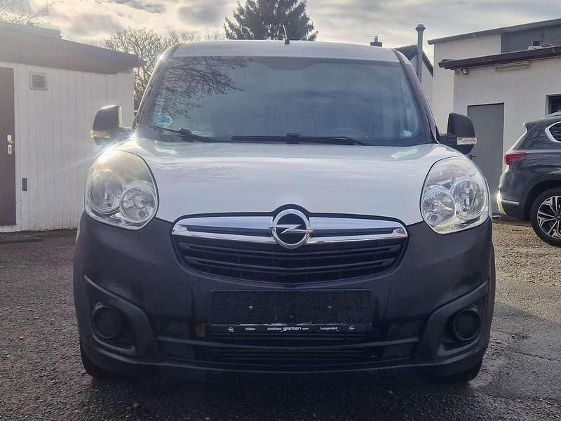 Weiß Gebraucht 2016 Opel Combo Van / Kleinbus | 3.900 € (Guter Preis) - Bild 1/4
