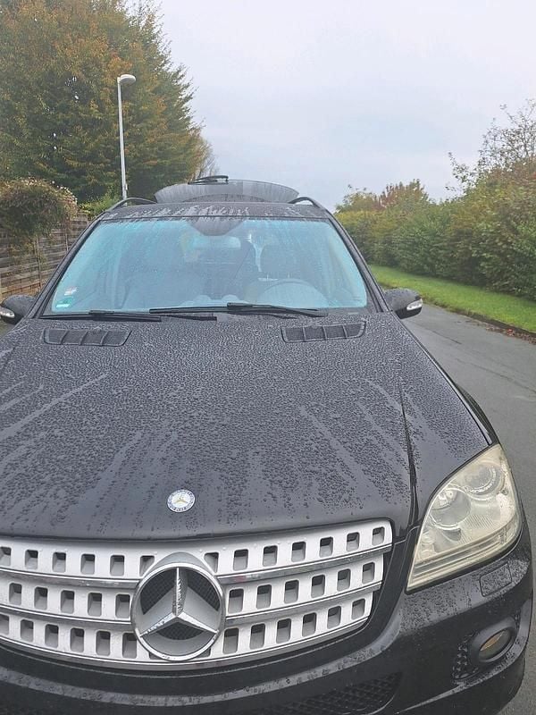 Gebraucht Mercedes ML350 272 PS (200 kW) 2007 Schwarz SUV