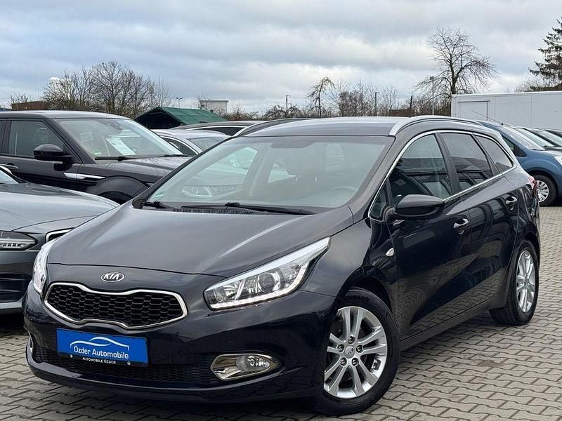 Gebraucht Kia Ceed DREAM-TEAM Edition 135 PS (99 kW) 2015 Black pearl Kleinwagen