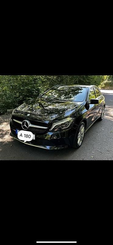 Schwarz Gebraucht 2016 Mercedes A180 Limousine | 14.999 € (Fairer Preis) - Bild 1/4