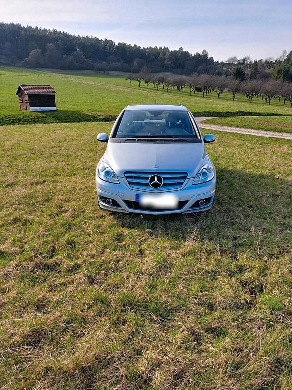 Gebraucht Mercedes B160 85 PS (62 kW) 2011 Grau Van / Kleinbus