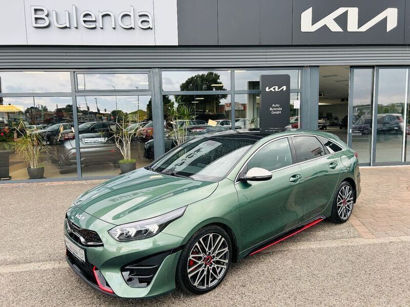Grün Gebraucht 2024 Kia ProCeed Comfort Kleinwagen | 32.970 € (Etwas zu teuer) - Bild 1/4