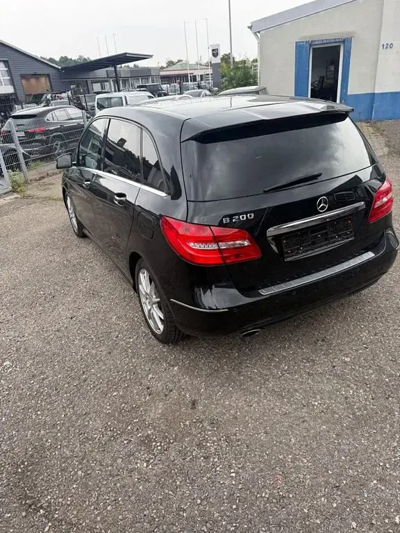 Gebraucht Mercedes B200 156 PS (114 kW) 2012 Schwarz Kleinwagen