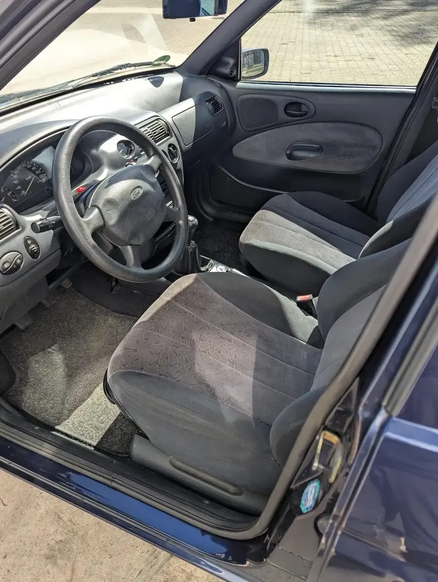Gebraucht Ford Escort 90 PS (66 kW) 1998 Blau Limousine