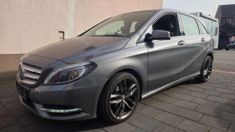 Gebraucht Mercedes B180 122 PS (89 kW) 2012 Mountaingrau  met. Van / Kleinbus