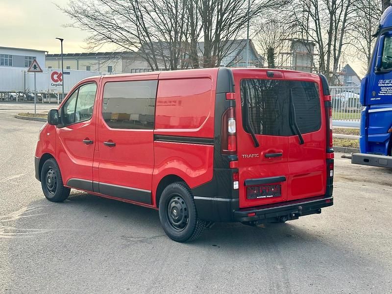 Usata Renault Trafic Komfort 145 CV (106 kW) 2020 Rosso Monovolume