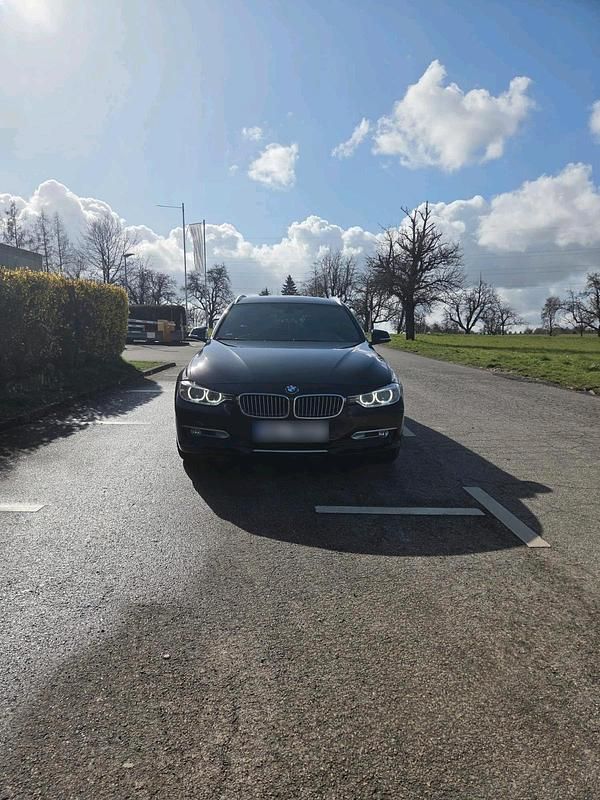 Gebraucht BMW 320 184 PS (135 kW) 2012 Schwarz Kombi