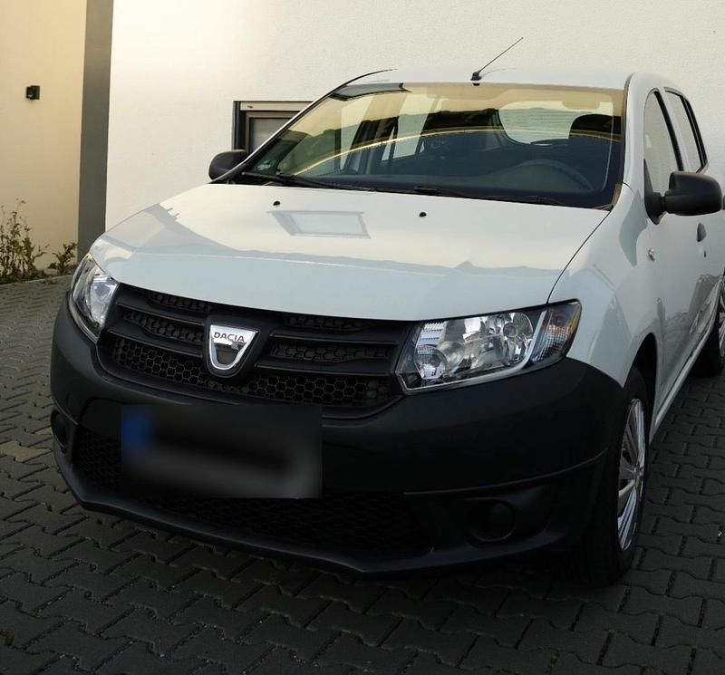 Weiß Gebraucht 2016 Dacia Sandero Limousine | 4.000 € (Superpreis) - Bild 1/4