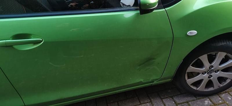 Gebraucht Mazda 2 Center-Line 84 PS (61 kW) 2012 Grün Kleinwagen