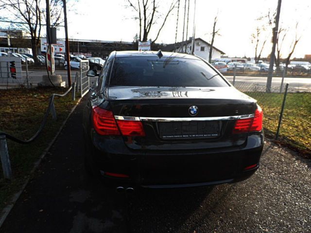 Gebraucht BMW 730 Sport Line 245 PS (180 kW) 2011 Schwarz metallic Limousine
