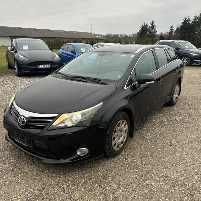 Schwarz Gebraucht 2015 Toyota Avensis Executive Kombi | 4.500 € - Bild 1/4