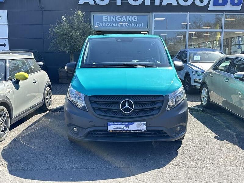Grün Gebraucht 2021 Mercedes Vito Van / Kleinbus | 17.900 € - Bild 1/4