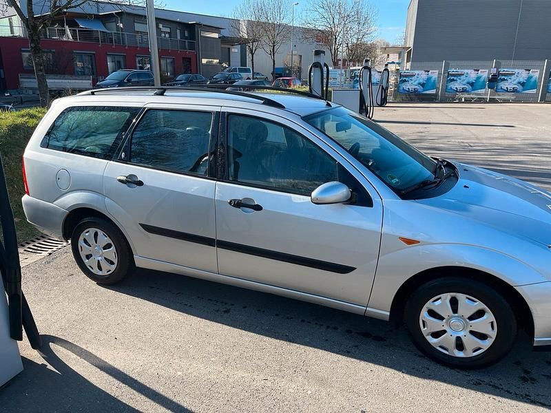 Gebraucht Ford Focus Ghia 100 PS (73 kW) 2000 Limousine