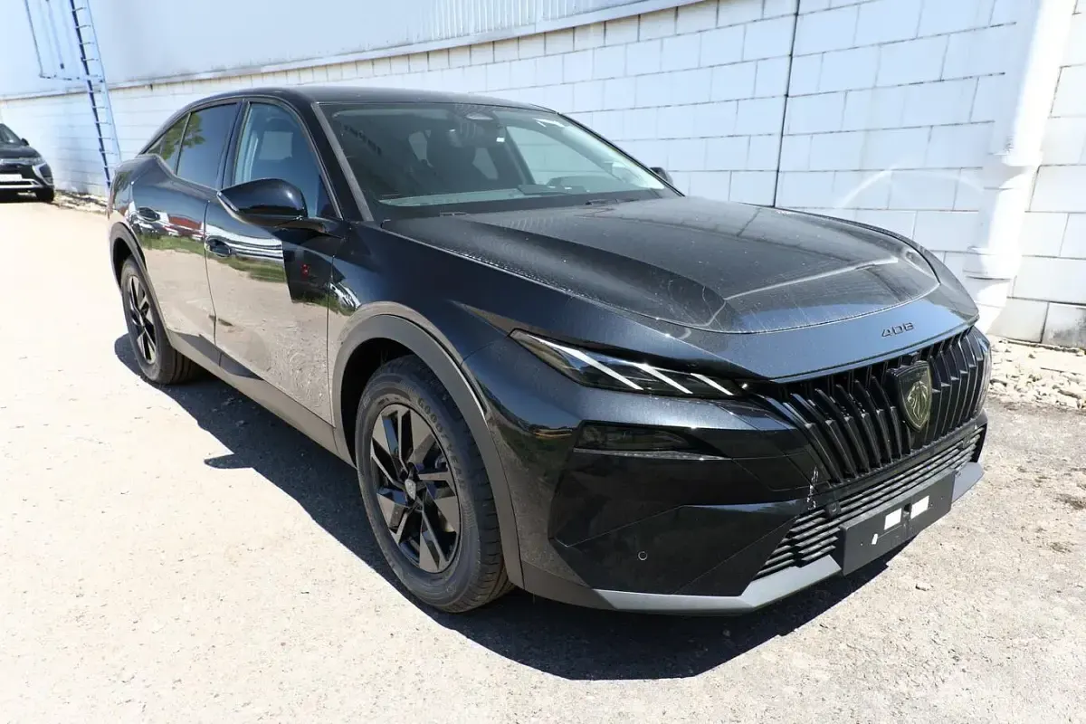 Neu Peugeot 408 Allure 145 PS (106 kW) 2026 Perla nera schwarz metallic SUV