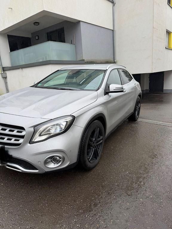 Gebraucht Mercedes GLA200 136 PS (100 kW) 2017 Silber SUV