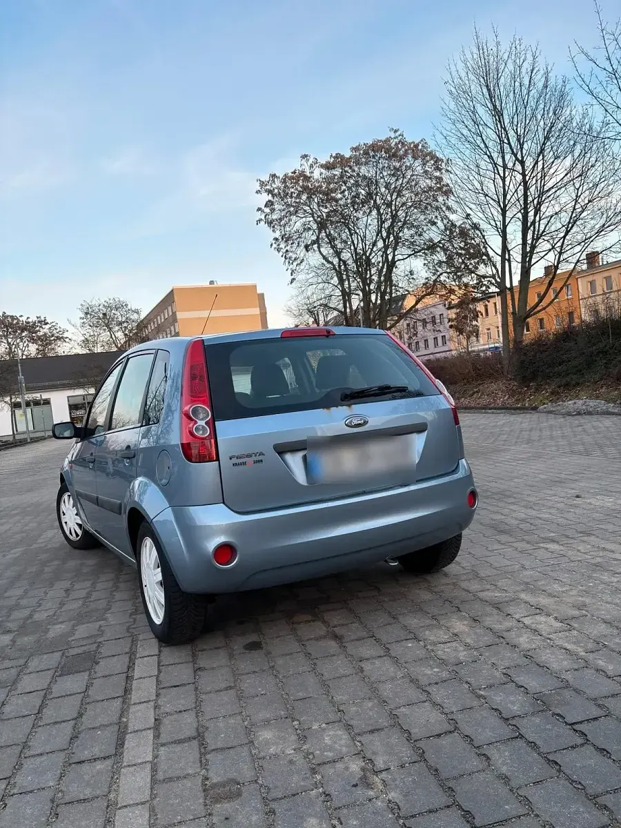 Gebraucht Ford Fiesta 69 PS (50 kW) 2007 Blau Kleinwagen