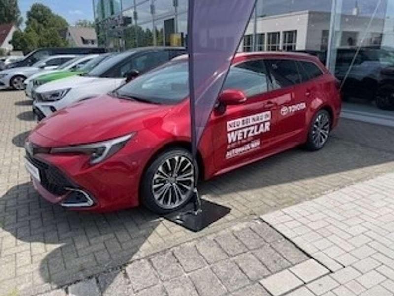 Neu Toyota Corolla 196 PS (144 kW) 2025 Emotional red Kombi