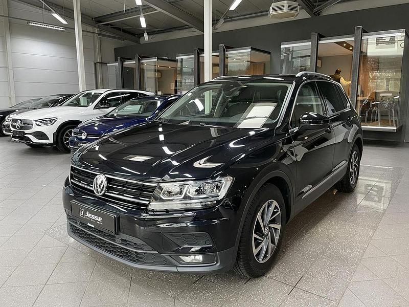 Deep black perleffekt Gebraucht 2018 VW Tiguan Sound SUV | 16.990 € (Guter Preis) - Bild 1/4