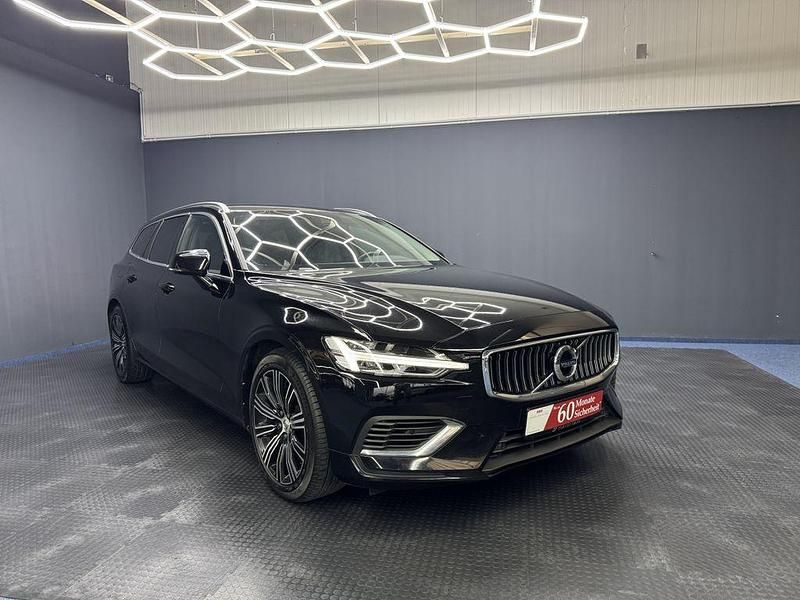 Black solid stone / solid Gebraucht 2021 Volvo V60 Inscription Kombi | 27.490 € (Guter Preis) - Bild 1/4