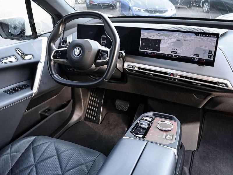Gebraucht BMW iX 239 kW (326 PS) 2023 Mineral weiss metallic SUV