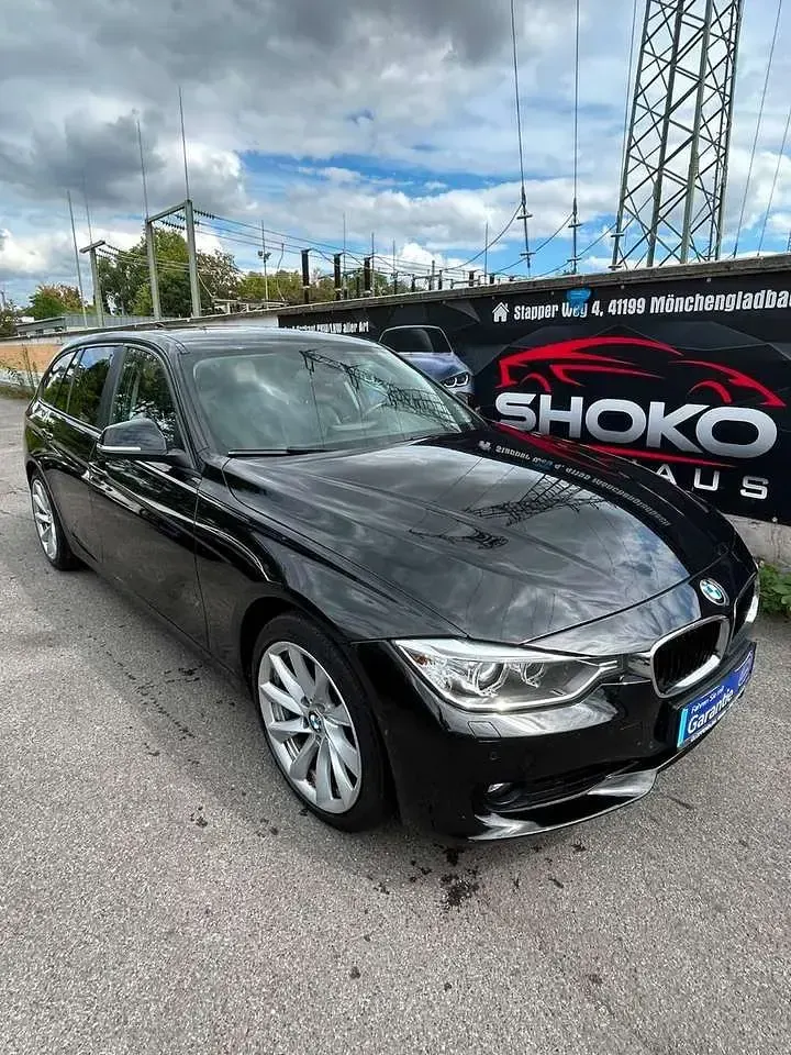 Gebraucht BMW 325 Sport Line 218 PS (160 kW) 2015 Schwarz Kombi