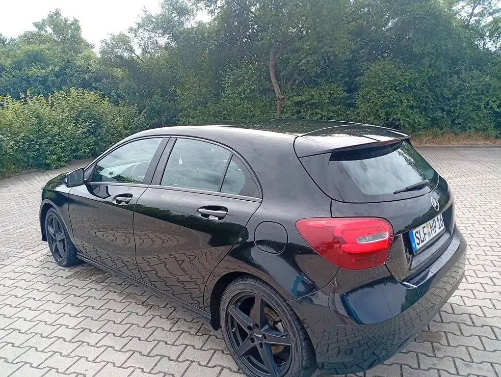 Gebraucht Mercedes A180 109 PS (80 kW) 2017 Schwarz Kleinwagen