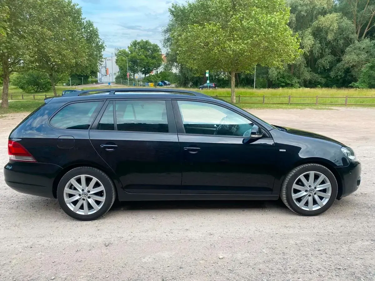 Gebraucht VW Golf VII 105 PS (77 kW) 2012 Schwarz Kombi