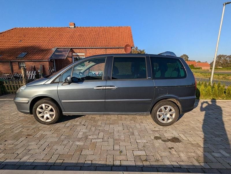 Grau Gebraucht 2008 Peugeot 807 Van / Kleinbus | 1.500 € (Superpreis) - Bild 1/4