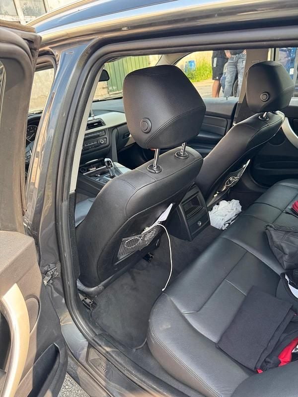 Gebraucht BMW 320 184 PS (135 kW) 2012 Grau Kombi