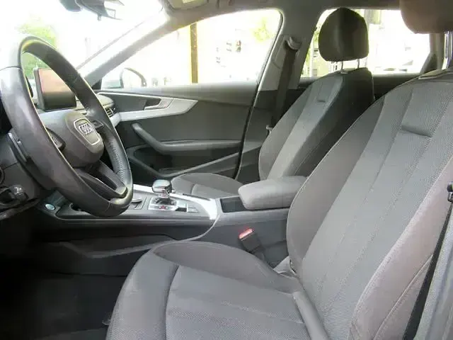 Gebraucht Audi A4 Basis 150 PS (110 kW) 2019 Silber Kombi
