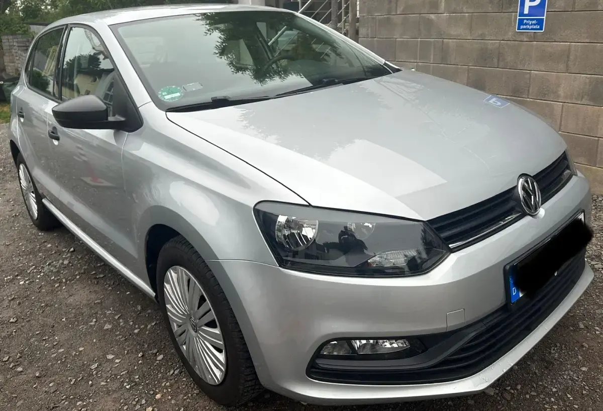 Gebraucht VW Polo Trendline 60 PS (44 kW) 2015 Silber Kleinwagen