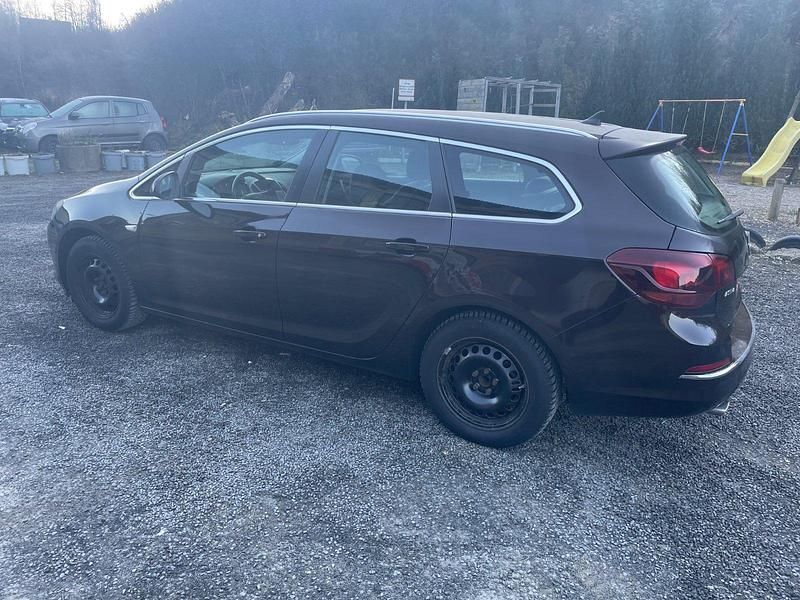 Gebraucht Opel Astra 140 PS (102 kW) 2013 Braun Kombi