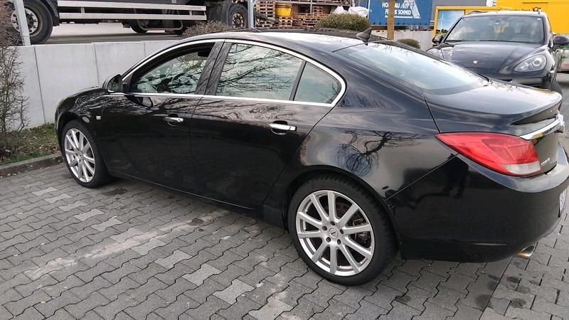 Gebraucht Opel Insignia 220 PS (161 kW) 2010 Schwarz Limousine