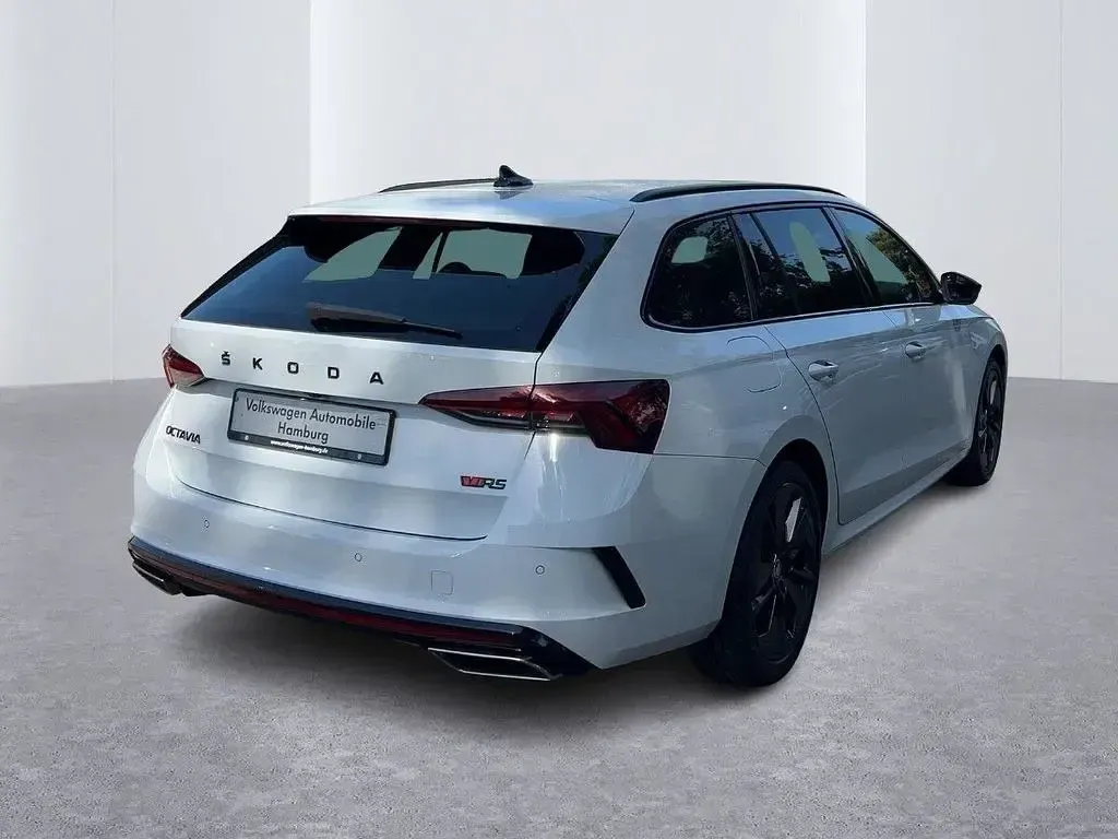 Gebraucht Skoda Octavia RS 245 PS (180 kW) 2024 Moonweiß perleffekt Kombi