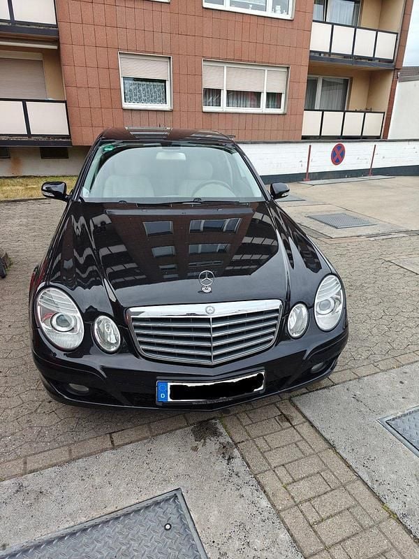Schwarz Gebraucht 2008 Mercedes E220 Limousine | 6.500 € (Fairer Preis) - Bild 1/4
