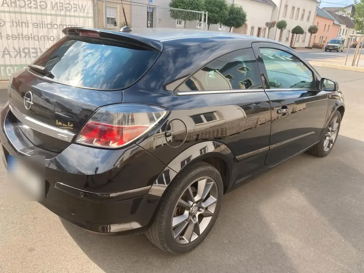 Gebraucht Opel Astra GTC 115 PS (84 kW) 2009 Schwarz Coupé