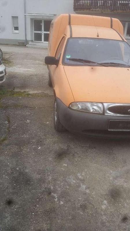 Gebraucht Ford Courier 60 PS (44 kW) 1997 Orange Van / Kleinbus