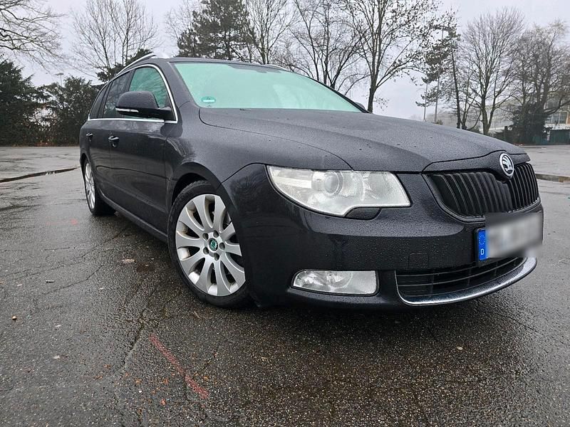 Gebraucht Skoda Superb 200 PS (147 kW) 2011 Schwarz Kombi