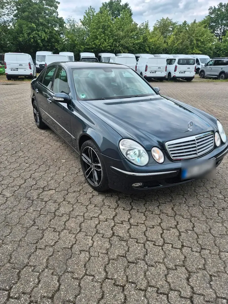 Gebraucht Mercedes E200 163 PS (119 kW) 2005 Blau Limousine