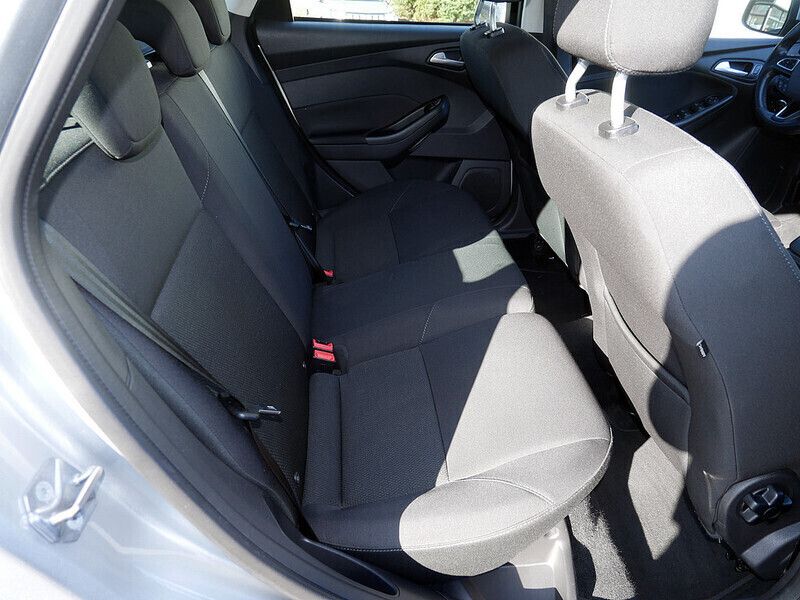 Gebraucht Ford Focus Business Edition 125 PS (91 kW) 2017 Silber Kombi