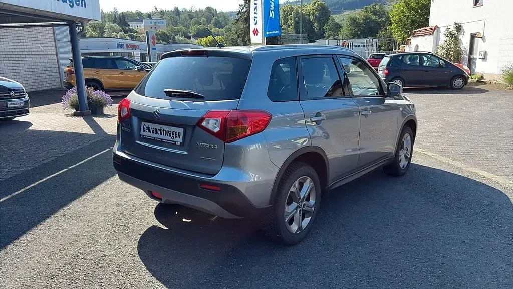 Gebraucht Suzuki Vitara Comfort 120 PS (88 kW) 2018 Grau SUV
