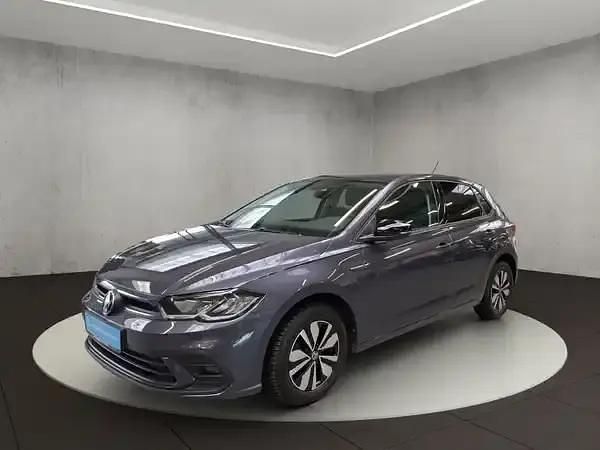 Rauchgrau metallic Gebraucht 2024 VW Polo Goal Limousine | 21.900 € (Fairer Preis) - Bild 1/4